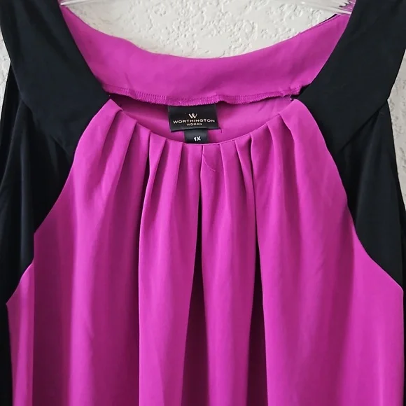 Woman's Sleeveless Color Block Blouse - Picture 2 of 4